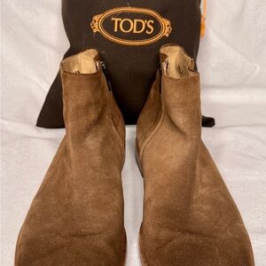 Tod's Tan Suede Zipper Boots